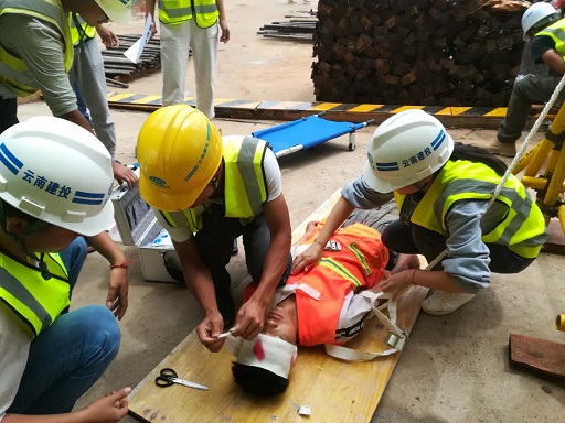 公司第四直管部嵩明帶電實(shí)操作業(yè)用房項(xiàng)目開(kāi)展“安全生產(chǎn)月”活動(dòng)