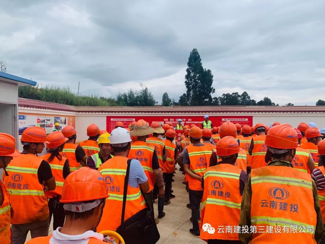 第一項目經理部開展農民工入會活動