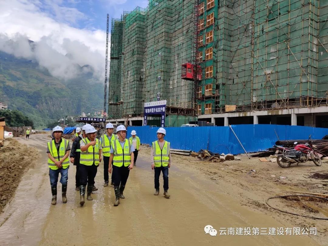 吳勇調(diào)研福貢易地扶貧搬遷項目