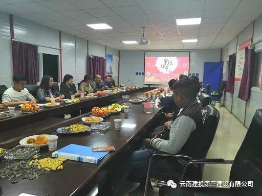 公司三位領(lǐng)導(dǎo)到一線開展中秋慰問活動(dòng)