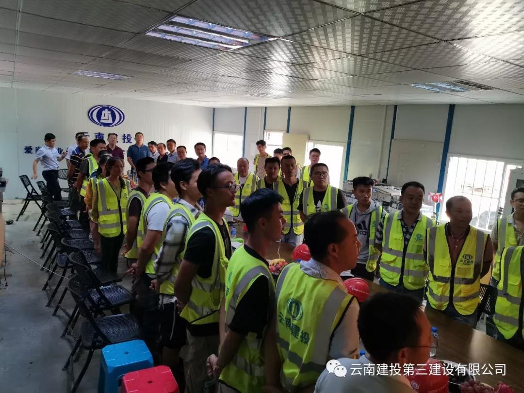 中秋慰問關(guān)愛暖 深入一線情誼長 --公司中秋慰問活動(dòng)