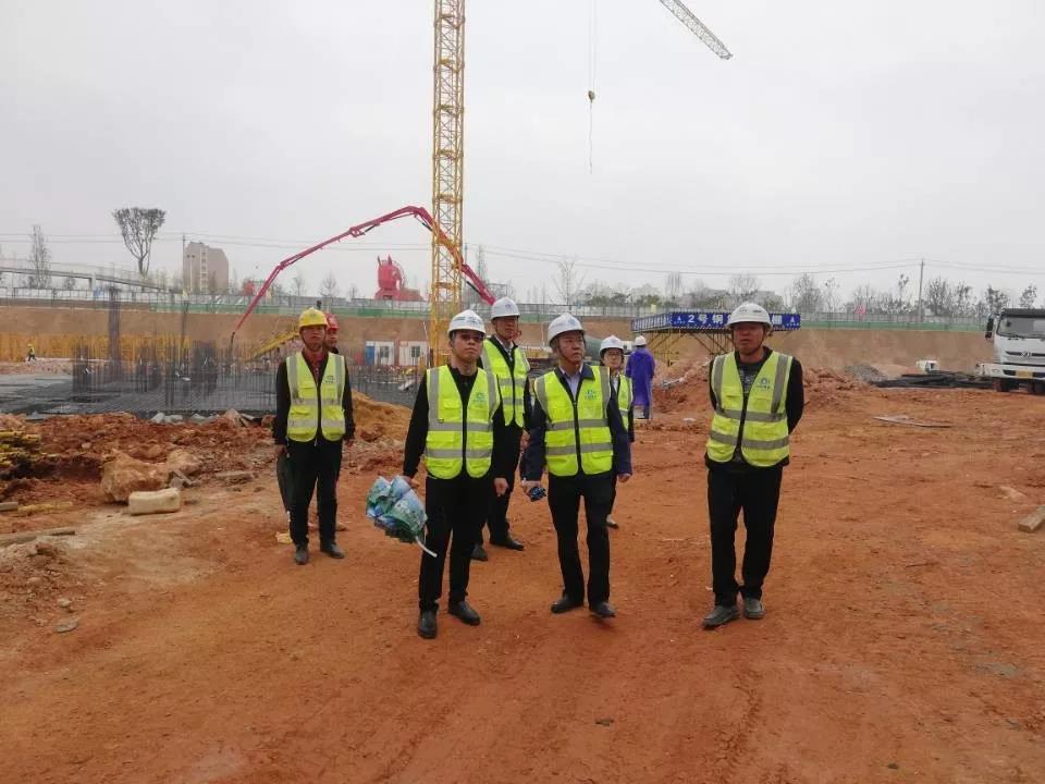 吳勇到云谷小區(qū)項(xiàng)目檢查指導(dǎo)工作