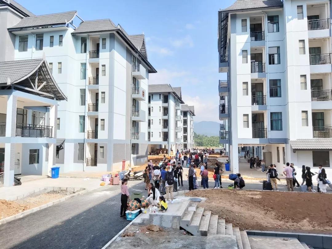 第十五直管項(xiàng)目部西雙版納職業(yè)技術(shù)學(xué)院建設(shè)項(xiàng)目學(xué)生公寓及食堂交付使用