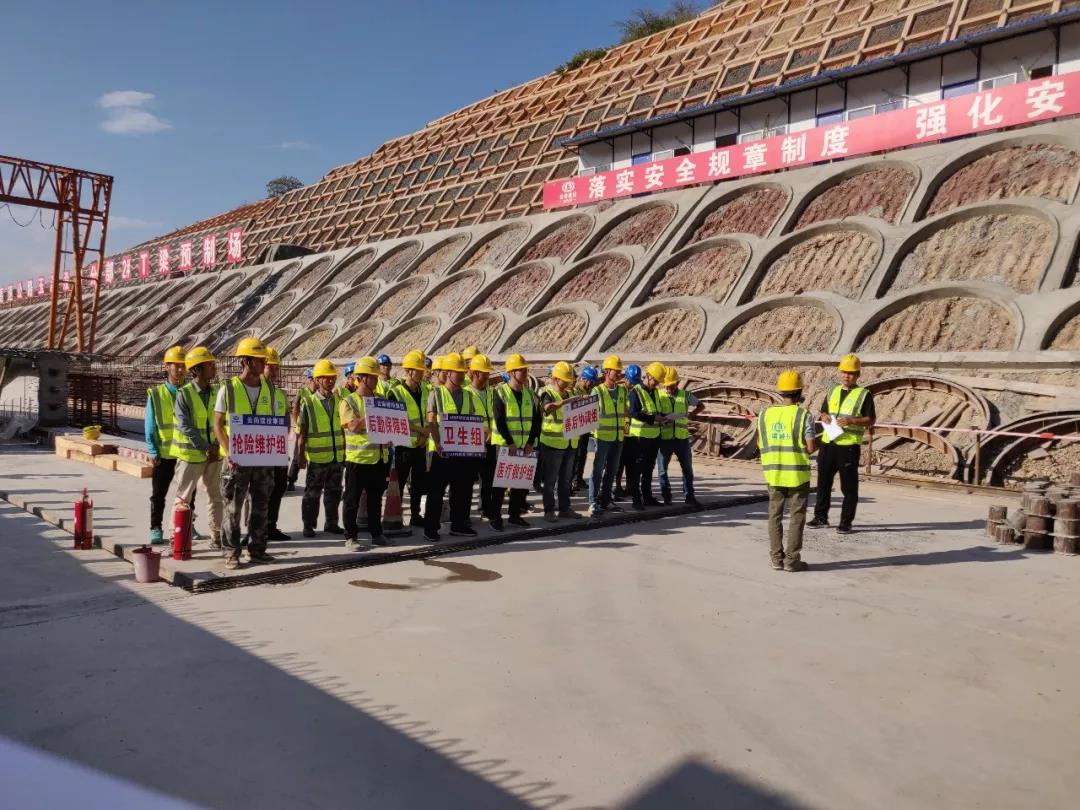 第十五直管項目部組織“消防安全月”活動啟動儀式暨消防應急演練