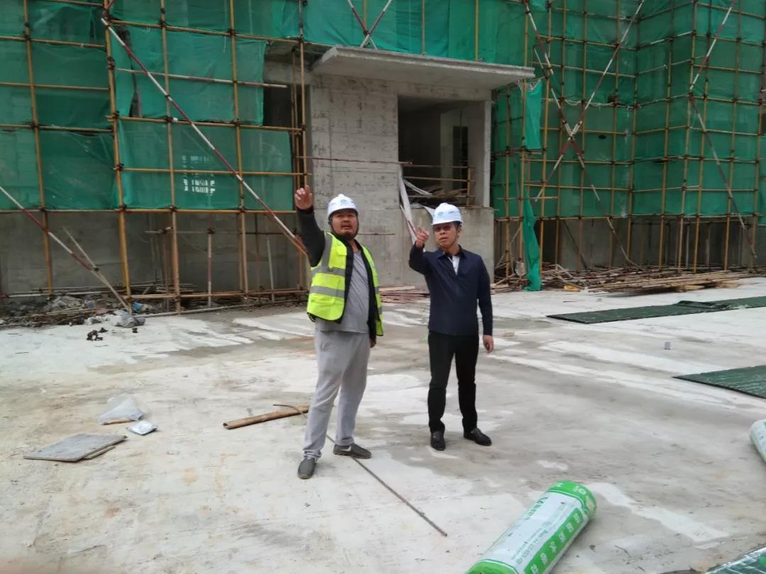 陳波到第一項目部龍濠苑（崗頭村A12地塊） 項目檢查指導工作