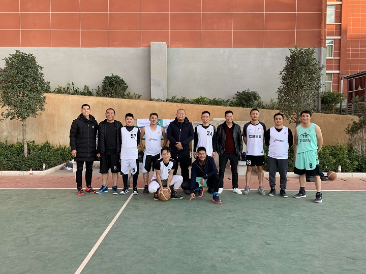 第六直管項目部楚雄發(fā)展中心項目部與楚雄州城管局、交警支隊等部門聯(lián)合舉行籃球友誼賽