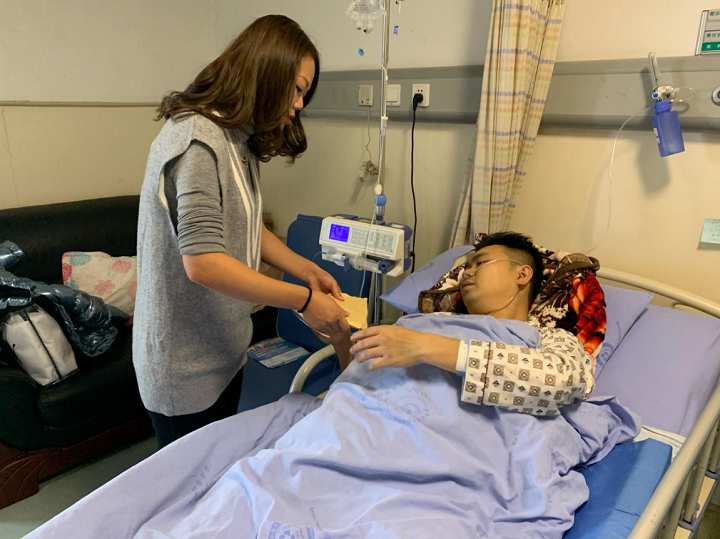 第九直管部工會看望重病職工