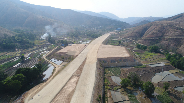 元蔓高速土建一分部路基順利轉(zhuǎn)序