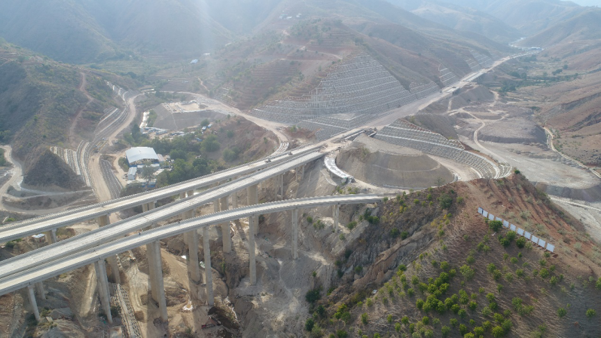 元蔓高速（紅河段）一分部完成全部T梁預制工作