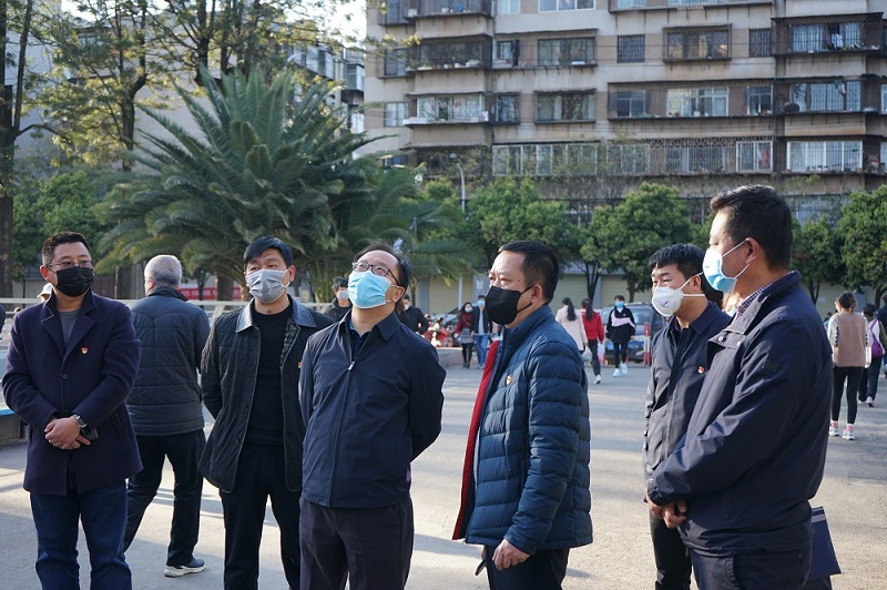 翁斌檢查指導(dǎo)篆新農(nóng)貿(mào)市場(chǎng)疫情防控工作