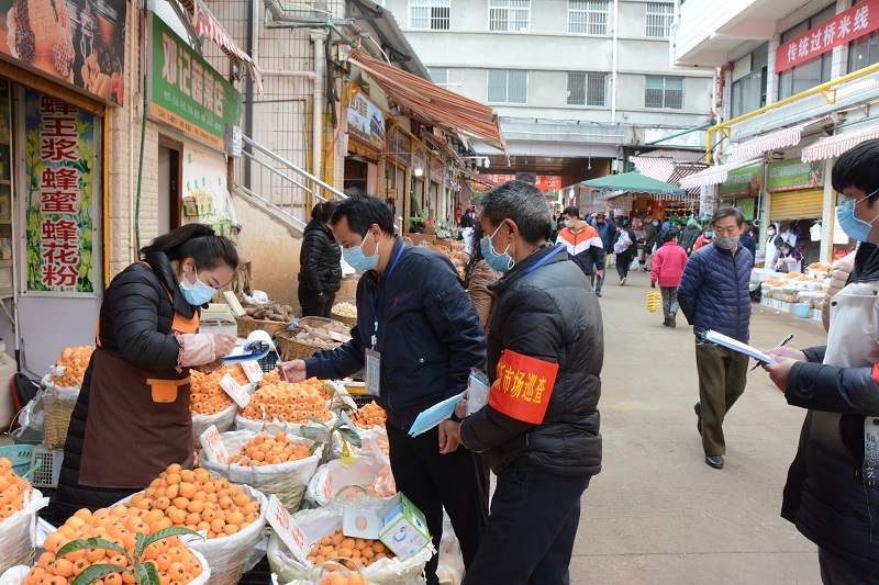 大觀篆新農(nóng)貿(mào)市場給返崗商戶免費(fèi)發(fā)放口罩