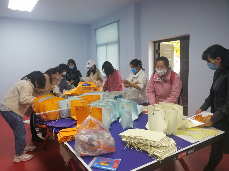 公司慶祝疫情中的三八節(jié)