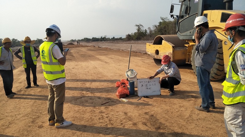 柬埔寨暹粒吳哥國際機場專用公路項目路基填筑試驗路段開始施工