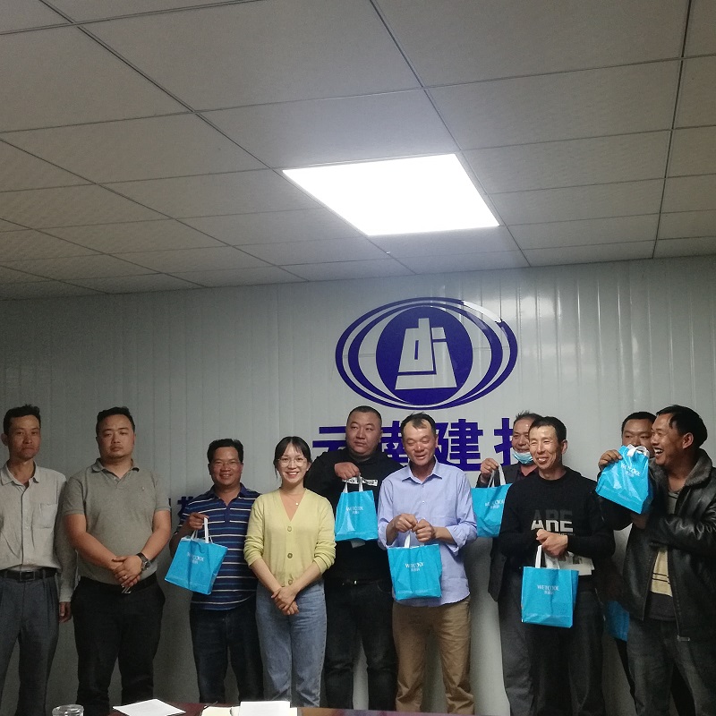 第十五直管項目部開展健康講座暨“送清涼”活動