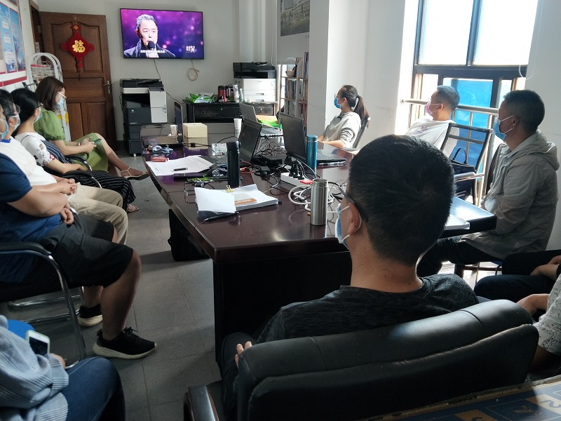 第六直管部組織職工觀看《這是我們這是光》