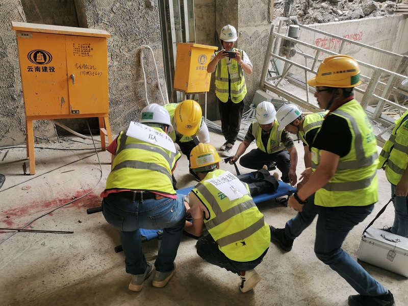 龍湖天瑯項(xiàng)目組織吊籃高墜應(yīng)急實(shí)戰(zhàn)演練