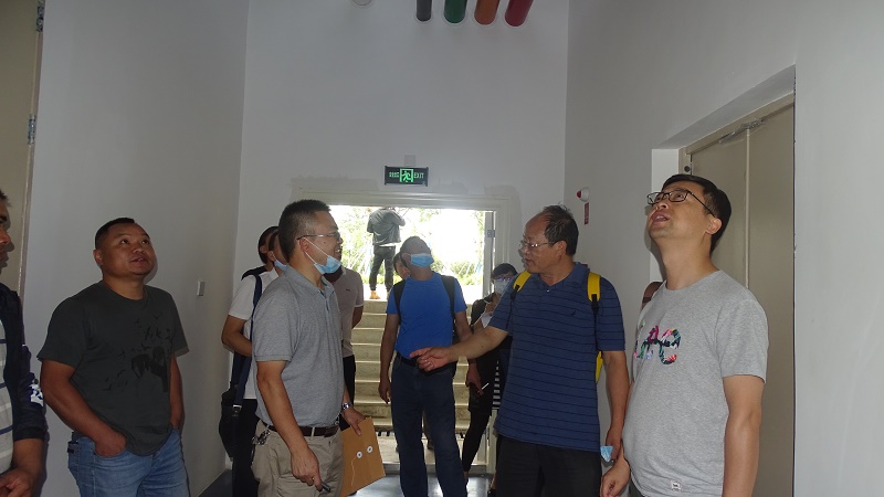 集團(tuán)專家組對(duì)澄江縣委黨校異地搬遷項(xiàng)目機(jī)電安裝工程申報(bào)“安裝之星”進(jìn)行檢查評(píng)議