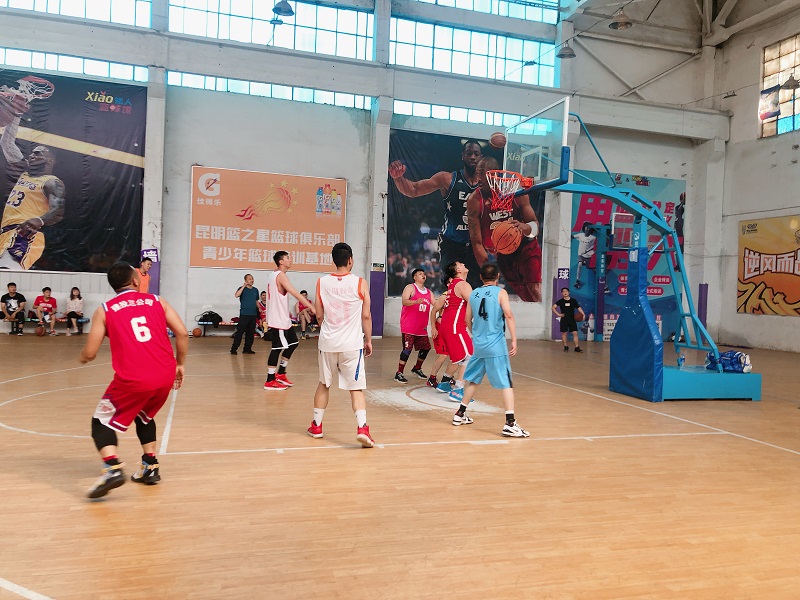 公司與五華區(qū)市場(chǎng)監(jiān)管局開展籃球友誼賽