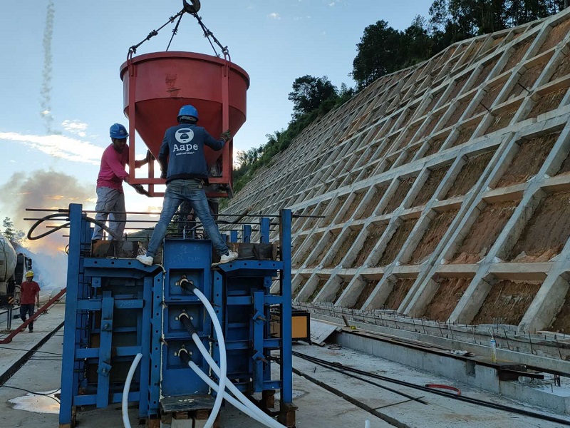 元綠高速土建十一分部項目首片T梁順利澆筑