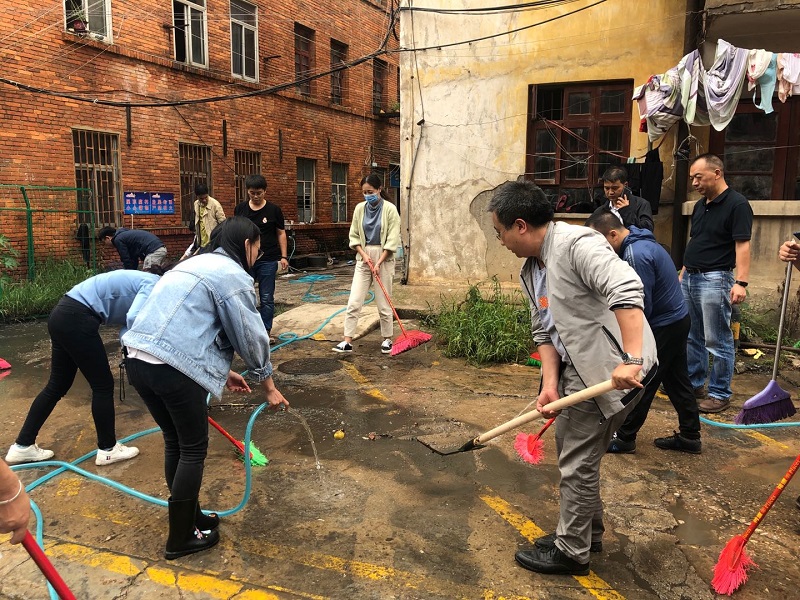愛國衛(wèi)生大掃除“眾參與”——快速應(yīng)對強(qiáng)降雨天氣