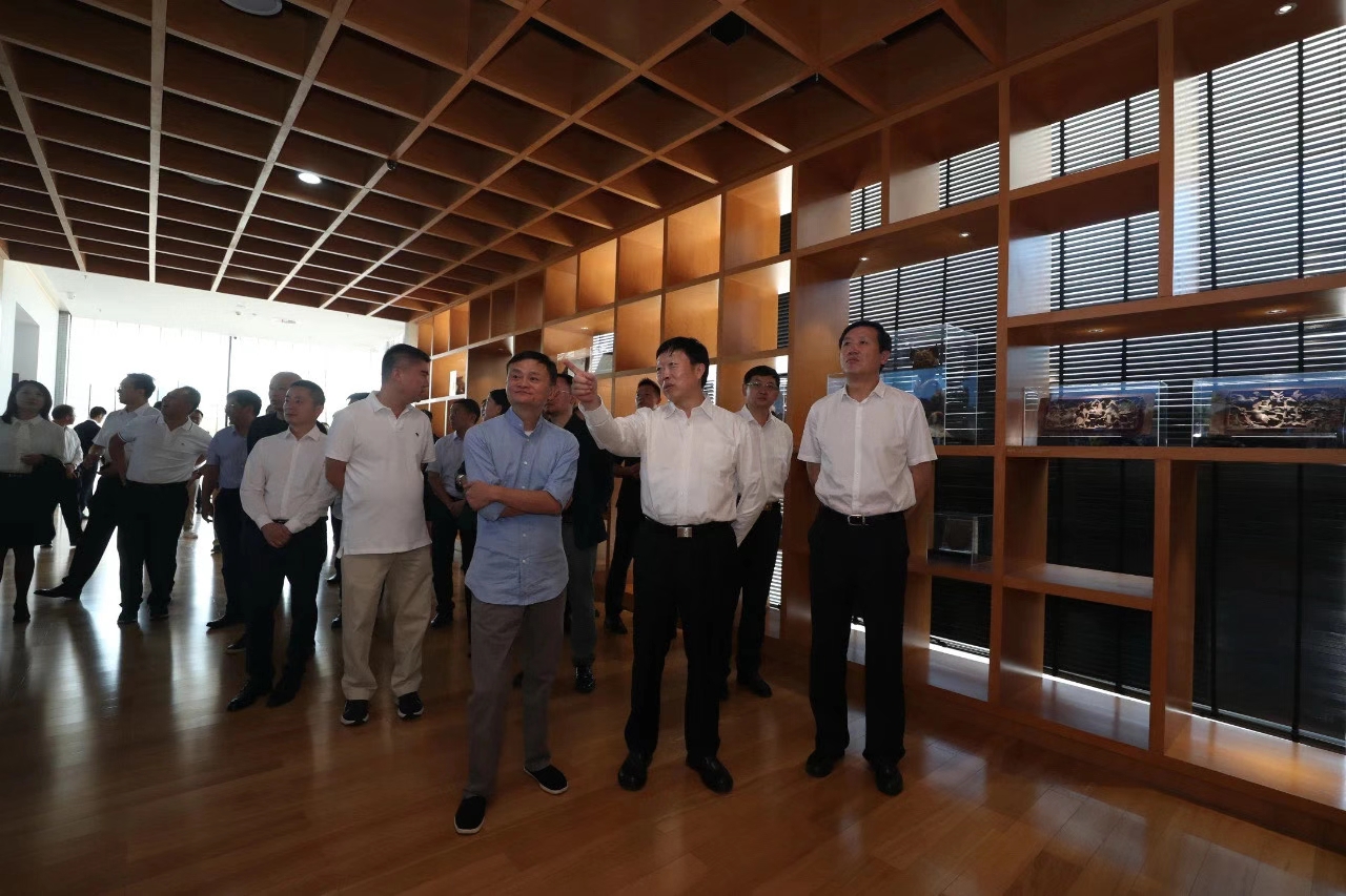 馬云到昆明規(guī)劃館項(xiàng)目參觀考察