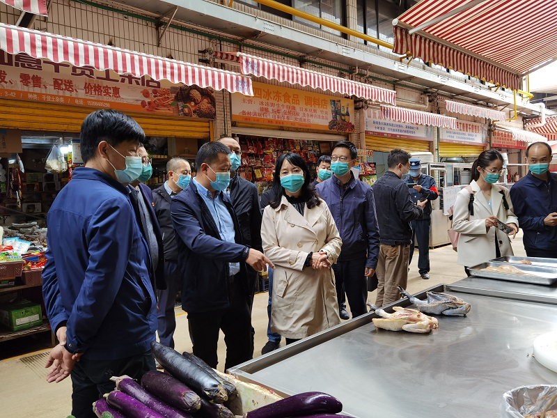 五華區(qū)區(qū)委書(shū)記梁崑到大觀篆新農(nóng)貿(mào)市場(chǎng)調(diào)研
