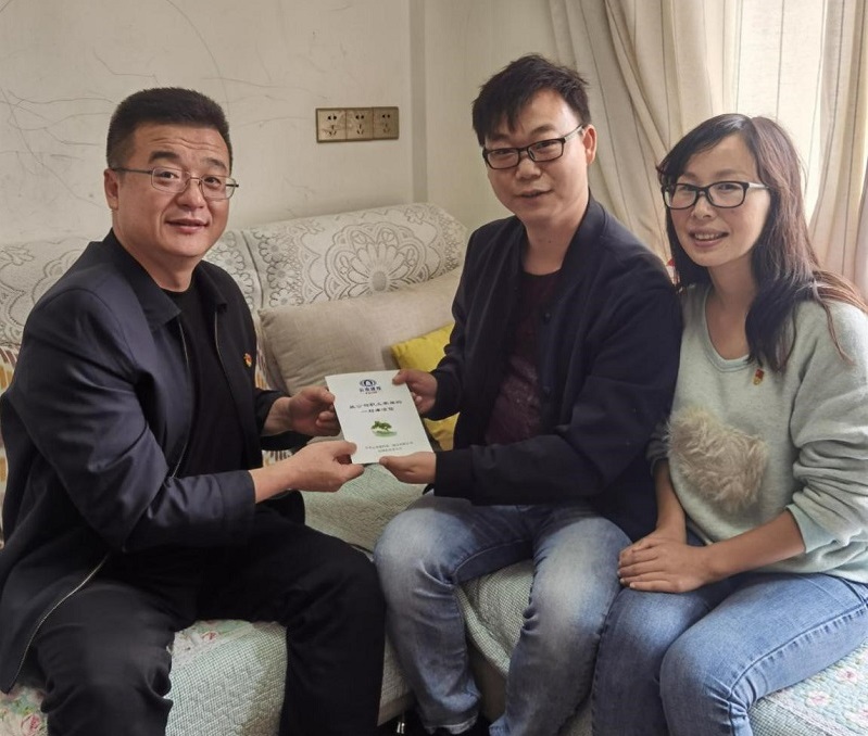 宋勇到公司中層干部家開展家訪活動(dòng)