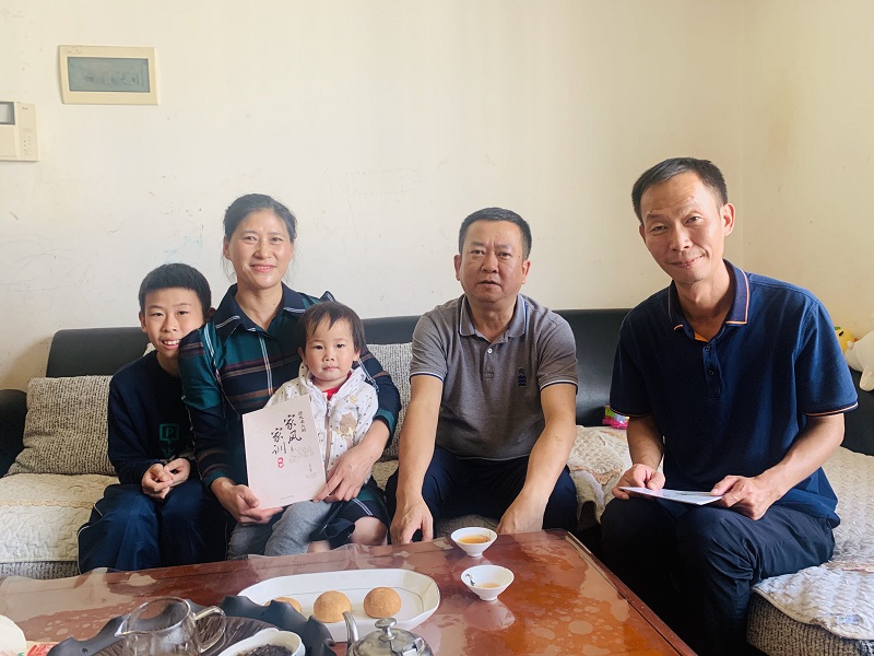 吳勇到副總經(jīng)理楊靜家開展家訪活動