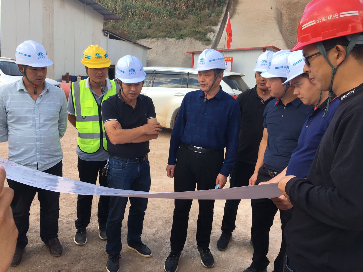 王永強(qiáng)到永勐高速公路第一施工總承包部七分部調(diào)研工作