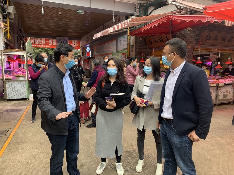 集團常務(wù)副主席楊金調(diào)研公司篆新農(nóng)貿(mào)市場  檢查愛國衛(wèi)生運動