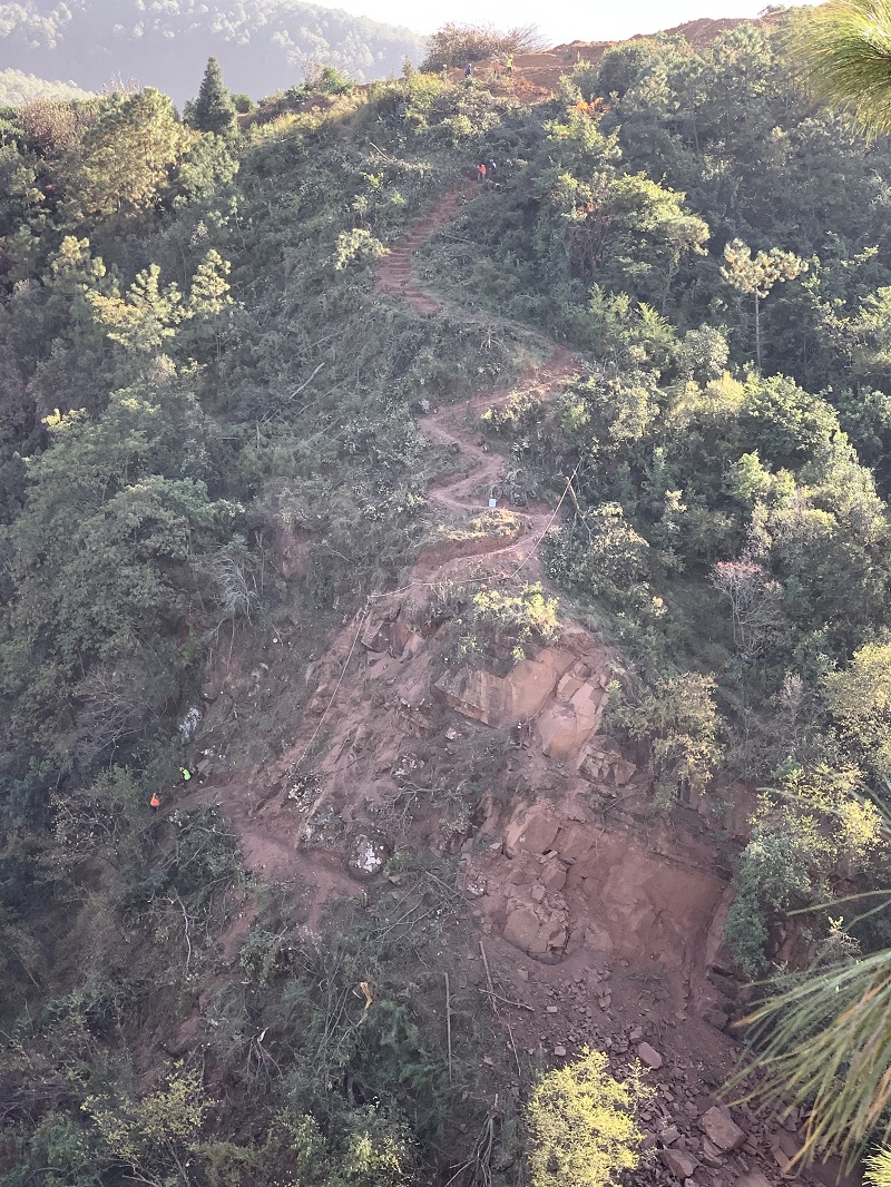 我們也正在挖土！  永金高速七分部陳家溝大橋施工準(zhǔn)備忙