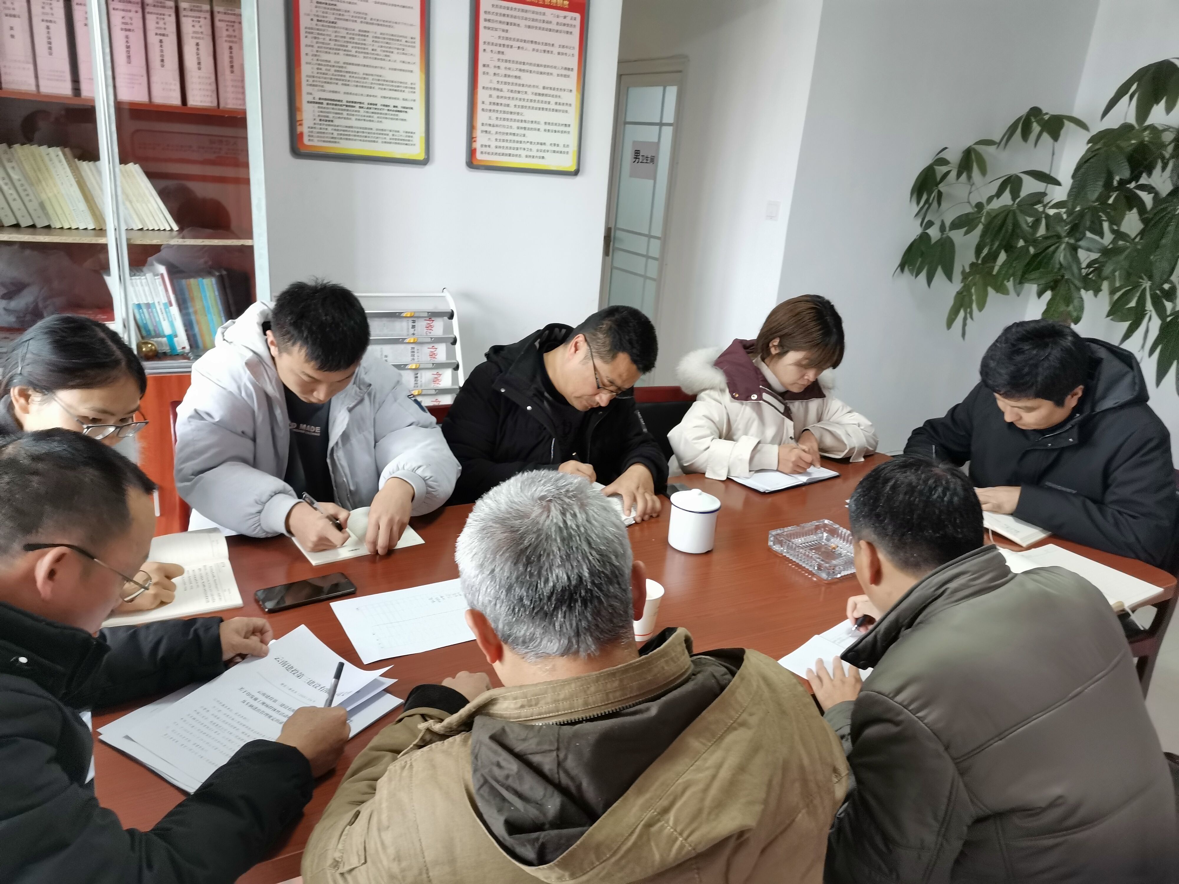 路橋一部組織學(xué)習(xí)公司安全生產(chǎn)管理四個(gè)管理制度