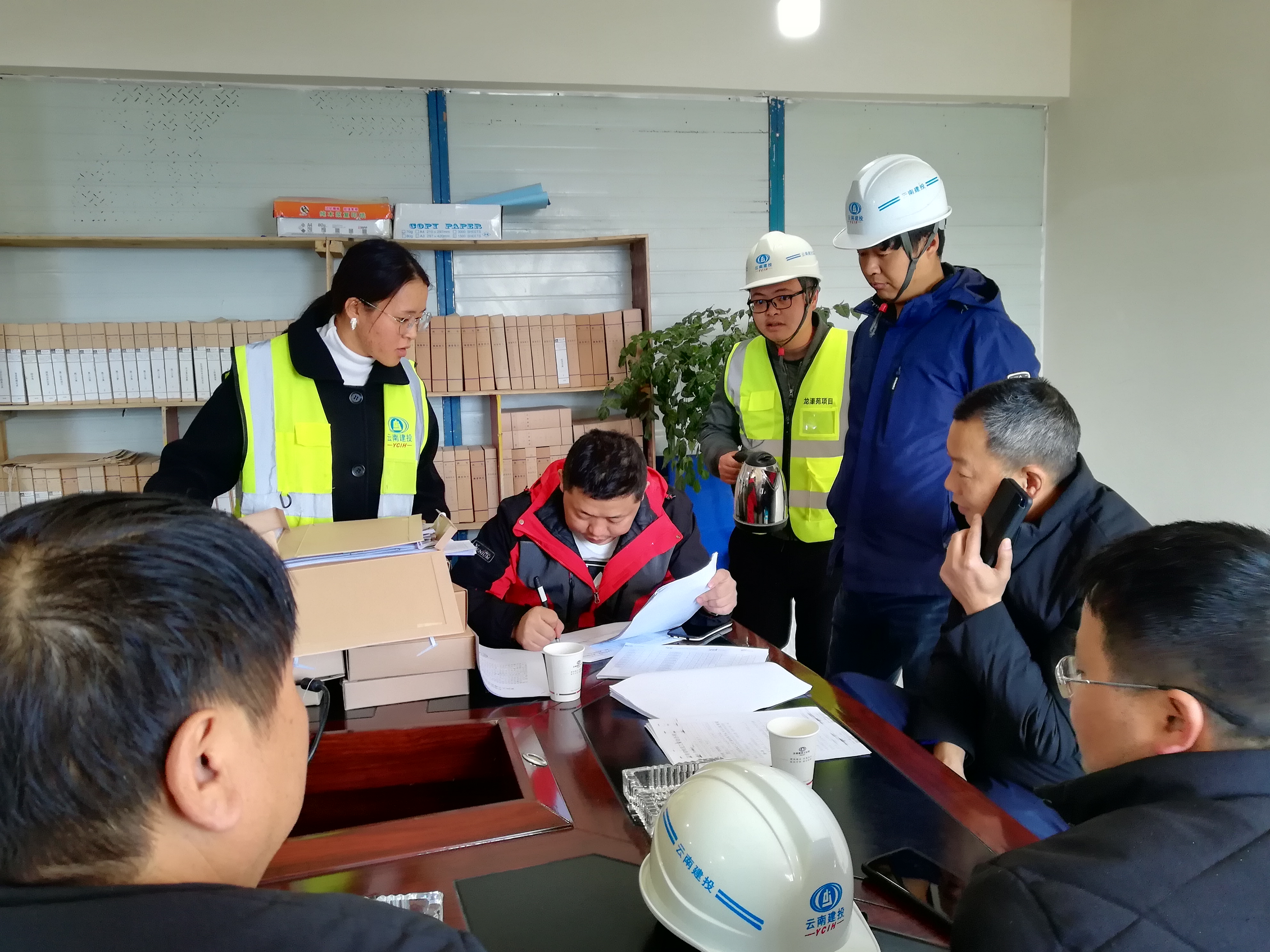 省國資委到公司龍濠苑項(xiàng)目開展農(nóng)民工工資支付管理專項(xiàng)檢查