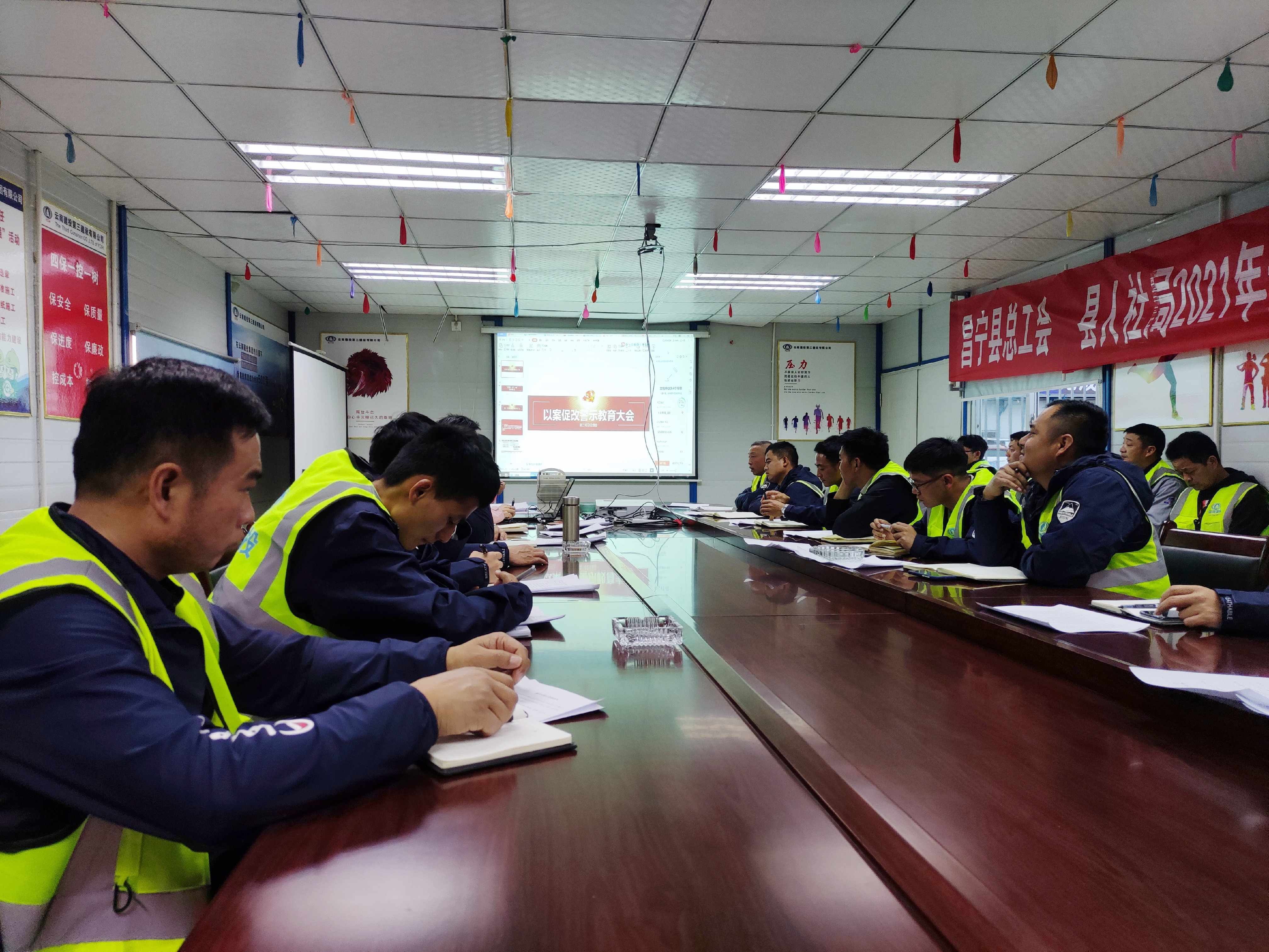 第二項(xiàng)目經(jīng)理部組織開展廉潔交底會議