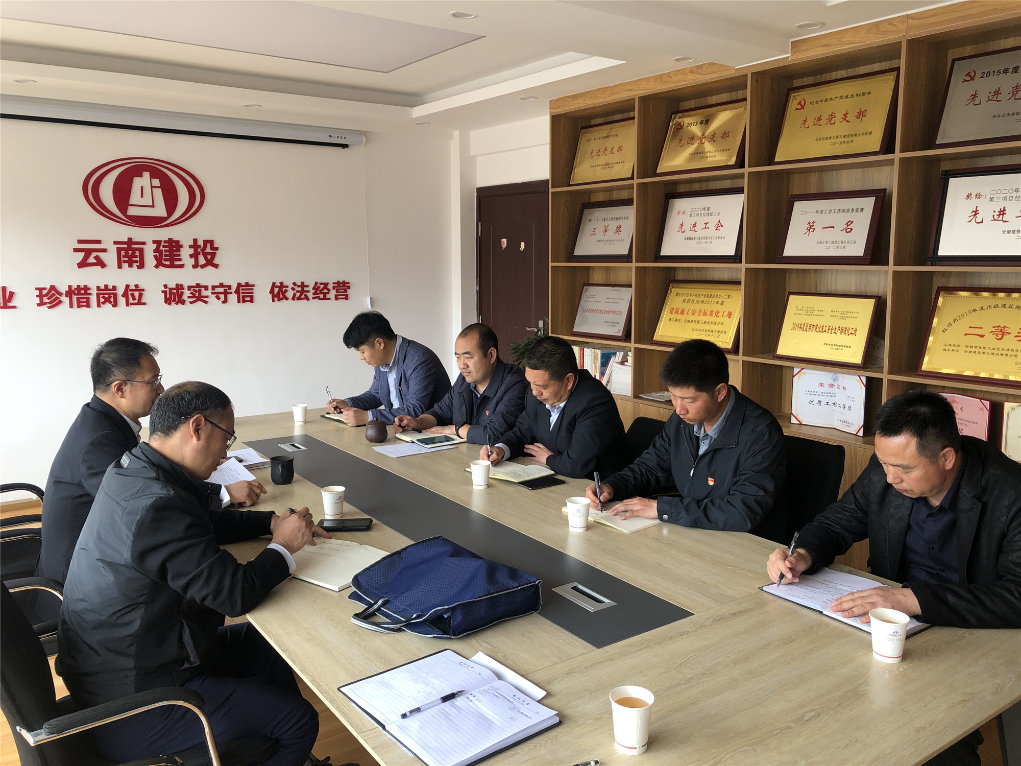 王長錄到第三項目經(jīng)理部調(diào)研