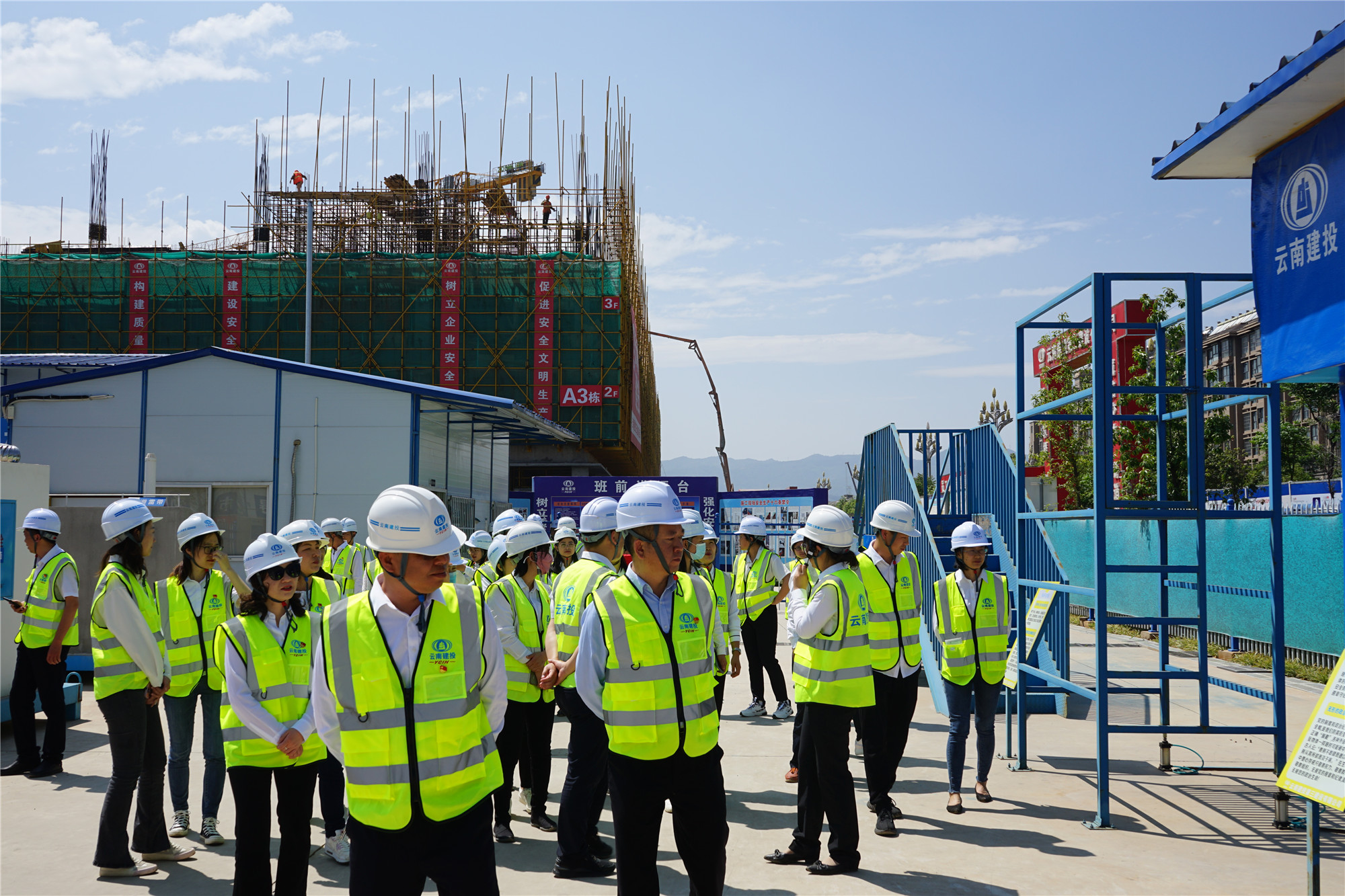 公司黨委組織各黨支部到支部規(guī)范化建設(shè)示范點(diǎn)參觀交流