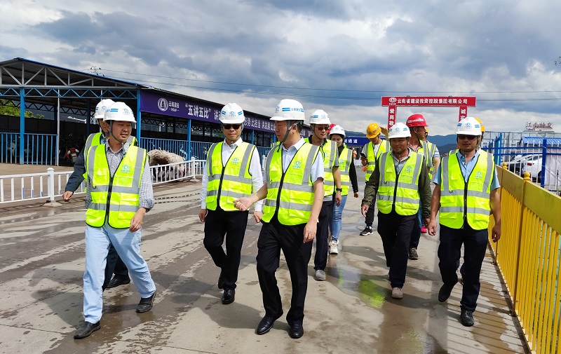 情系職工，夏送清涼——吳勇到大理滇西醫(yī)療中心項(xiàng)目慰問