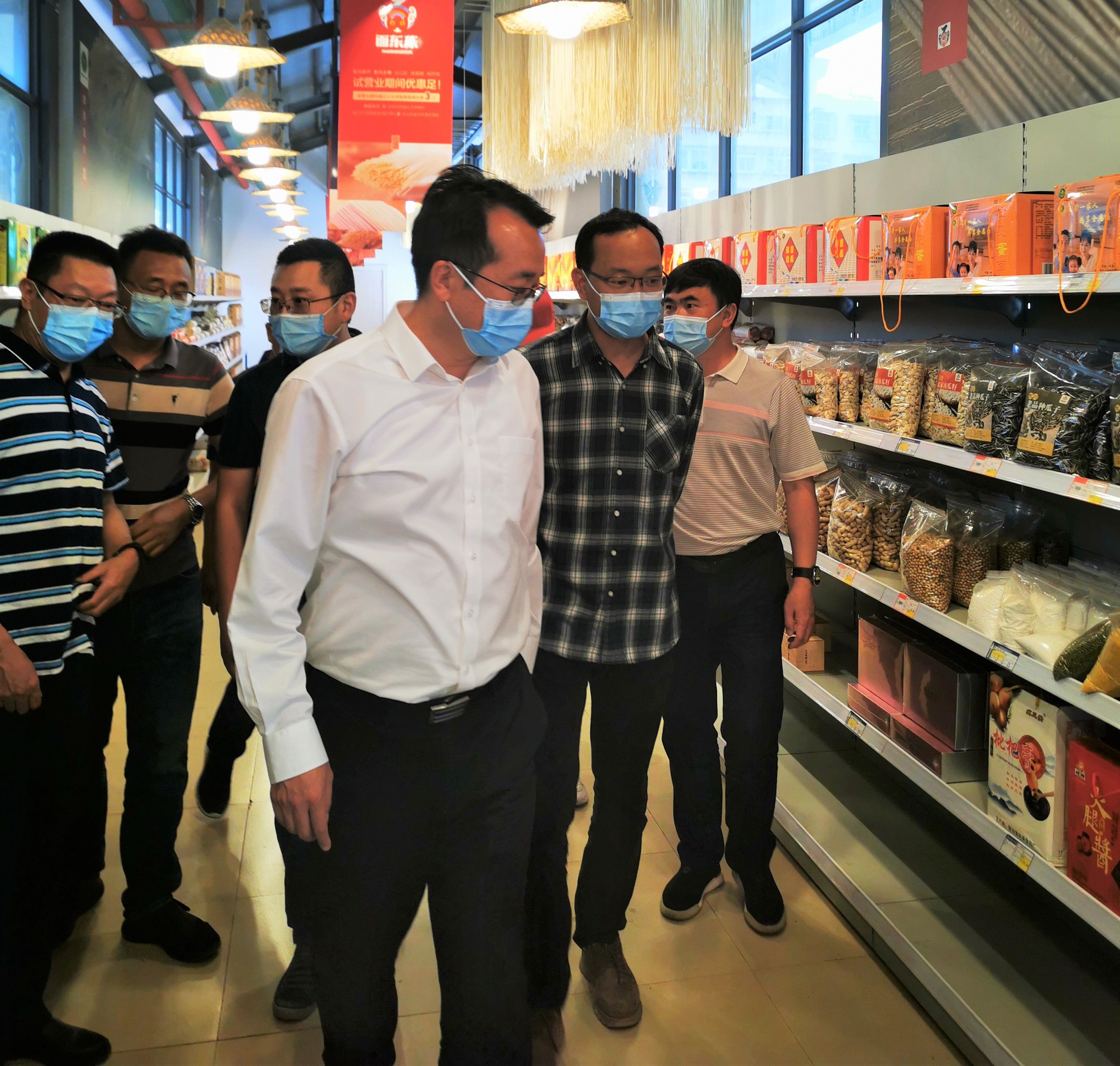 五華區(qū)區(qū)長(zhǎng)李亮調(diào)研公司大觀篆新農(nóng)貿(mào)市場(chǎng)并給予高度好評(píng)