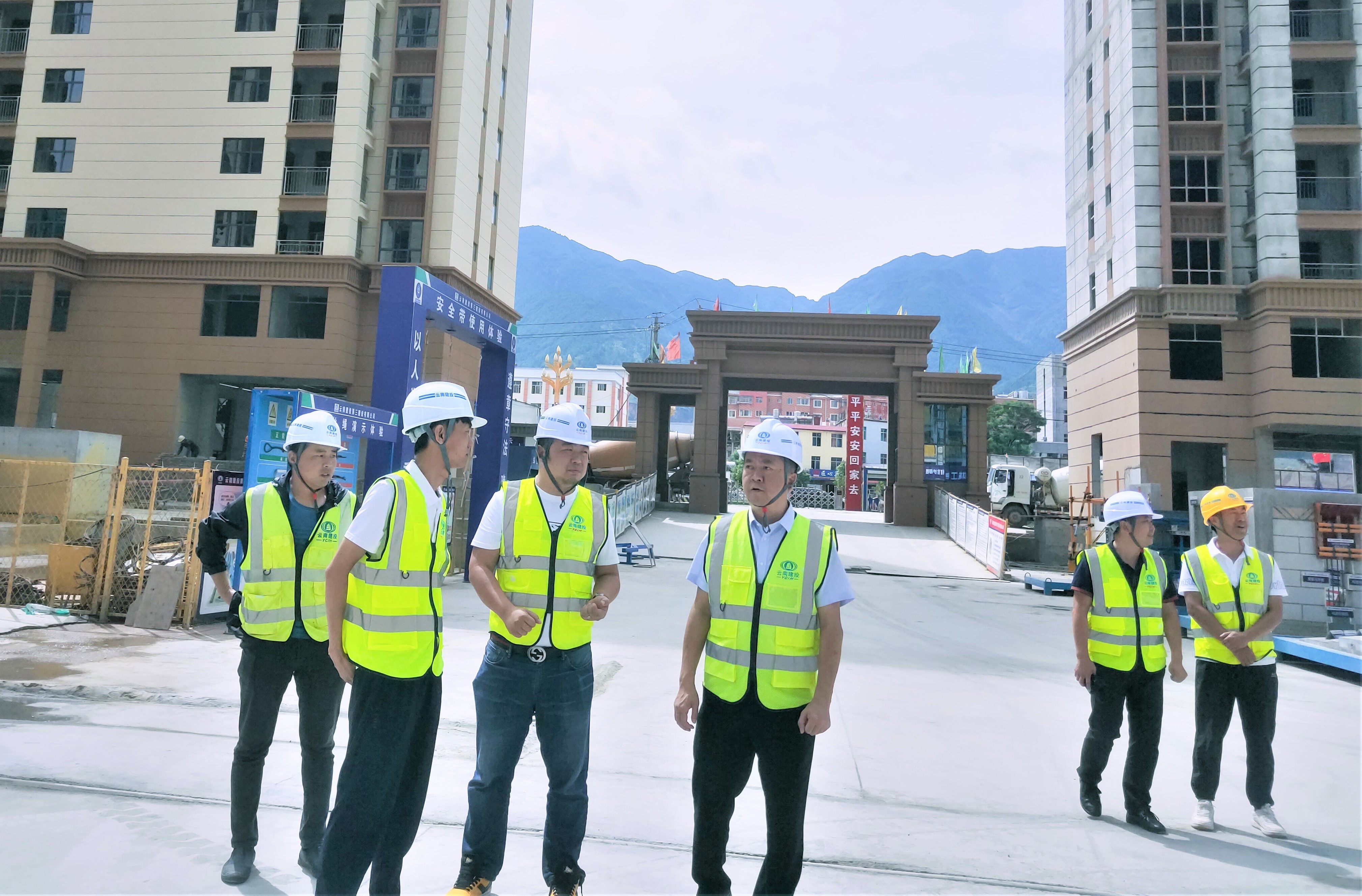 吳勇調(diào)研會澤閱瀾山項目