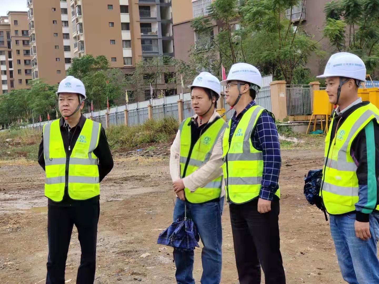 吳勇、王長錄到昆明市東川區(qū)第三中學建設(shè)項目調(diào)研指導