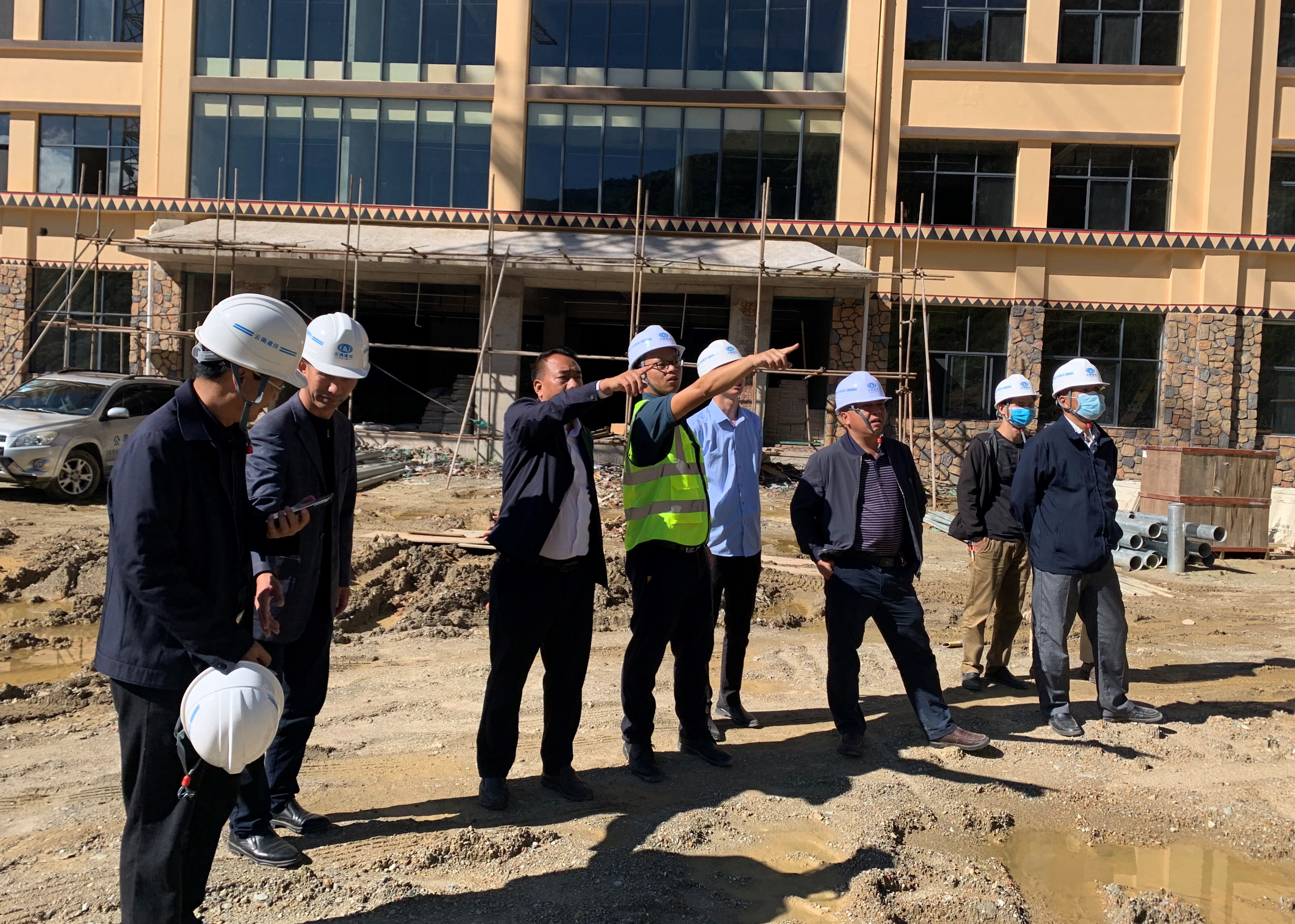 綠春縣副縣長李曉忠視察紅河州綠春縣醫(yī)院項(xiàng)目
