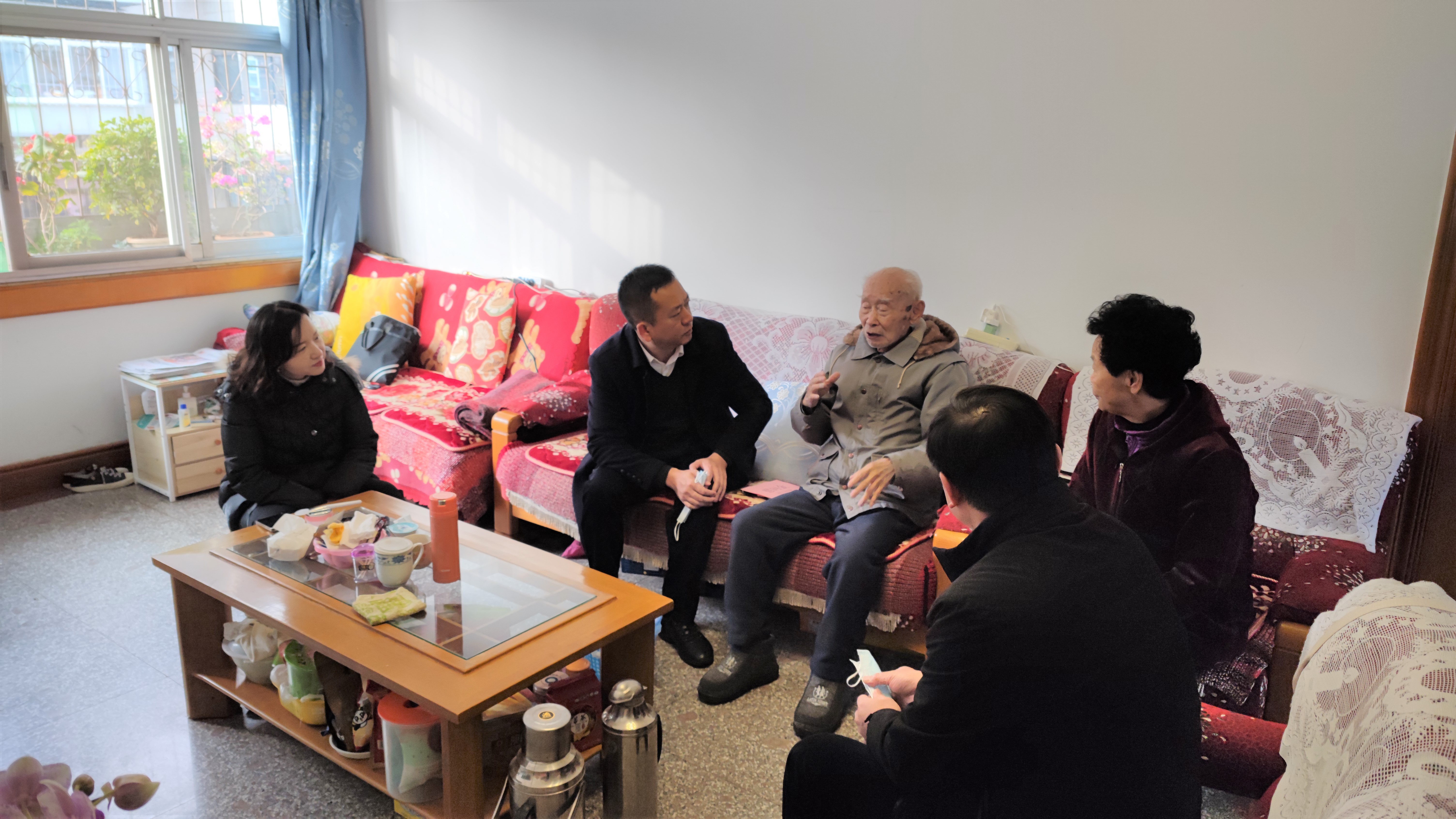 公司領(lǐng)導(dǎo)走訪慰問離退休干部！