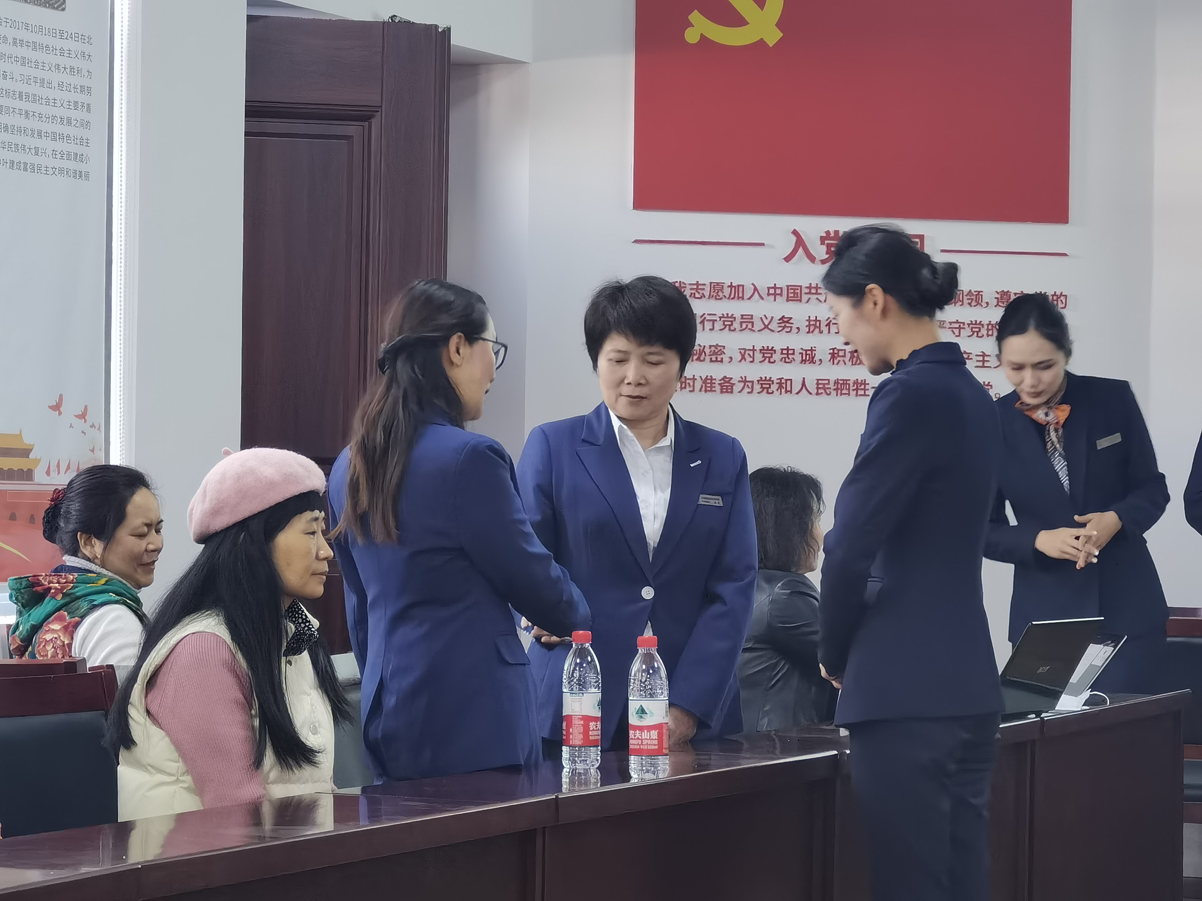 資產(chǎn)運(yùn)營(yíng)管理部組織開展禮儀培訓(xùn)