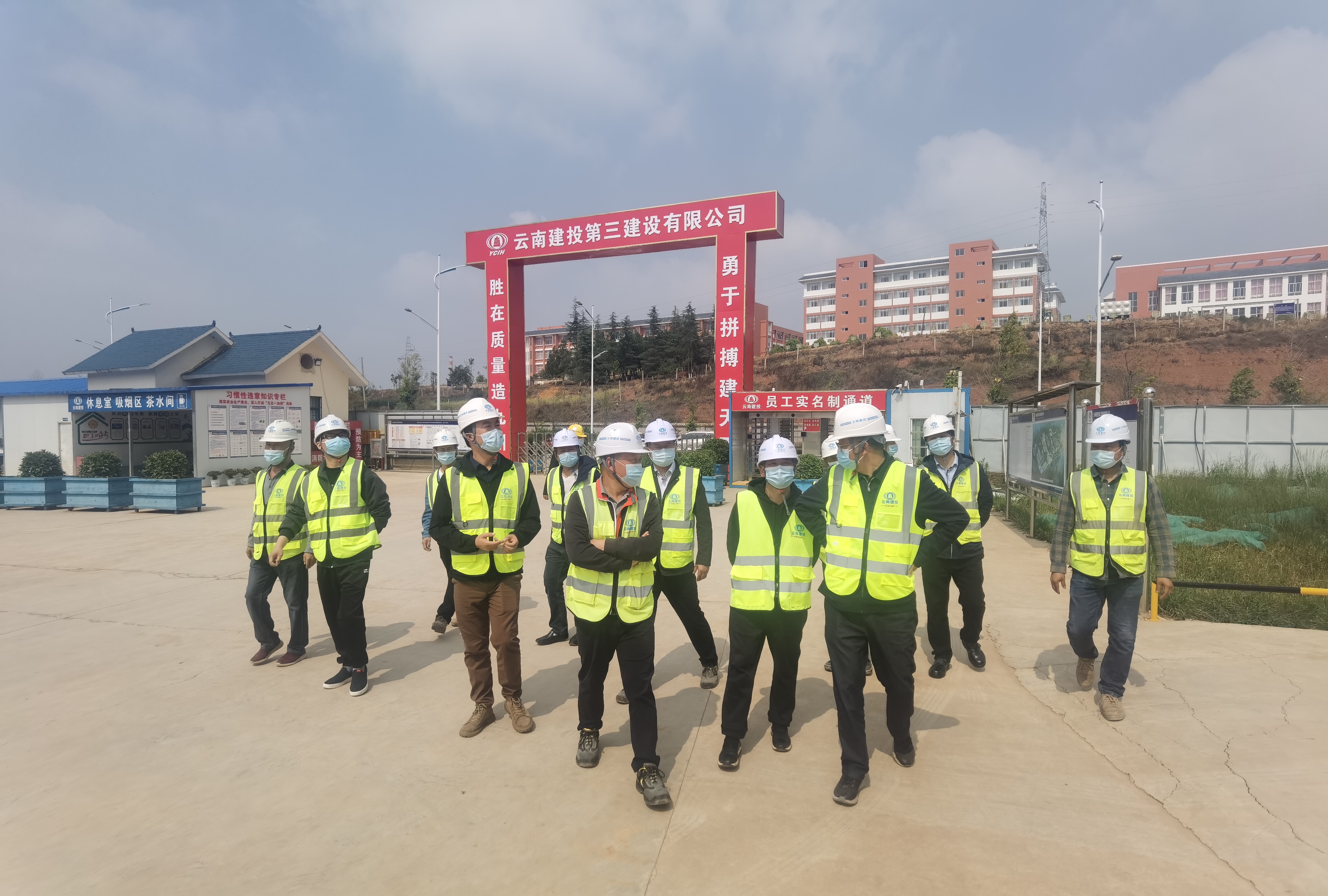 段益慶到西南林業(yè)大學(xué)石林職業(yè)技術(shù)學(xué)院基礎(chǔ)設(shè)施建設(shè)項(xiàng)目（第二標(biāo)段）調(diào)研