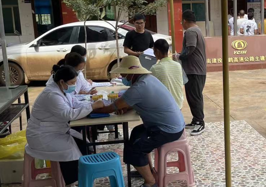 賓鶴高速項(xiàng)目開展“我為群眾辦實(shí)事”農(nóng)民工友體檢活動(dòng)