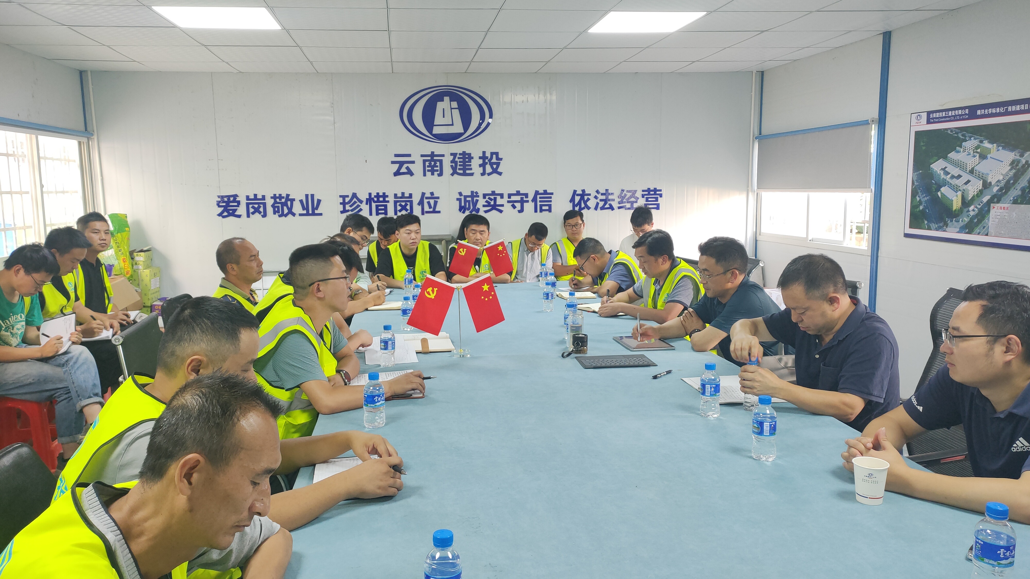 李騫到晉寧區(qū)騰洋光學(xué)標(biāo)準(zhǔn)化廠房新建項(xiàng)目檢查指導(dǎo)