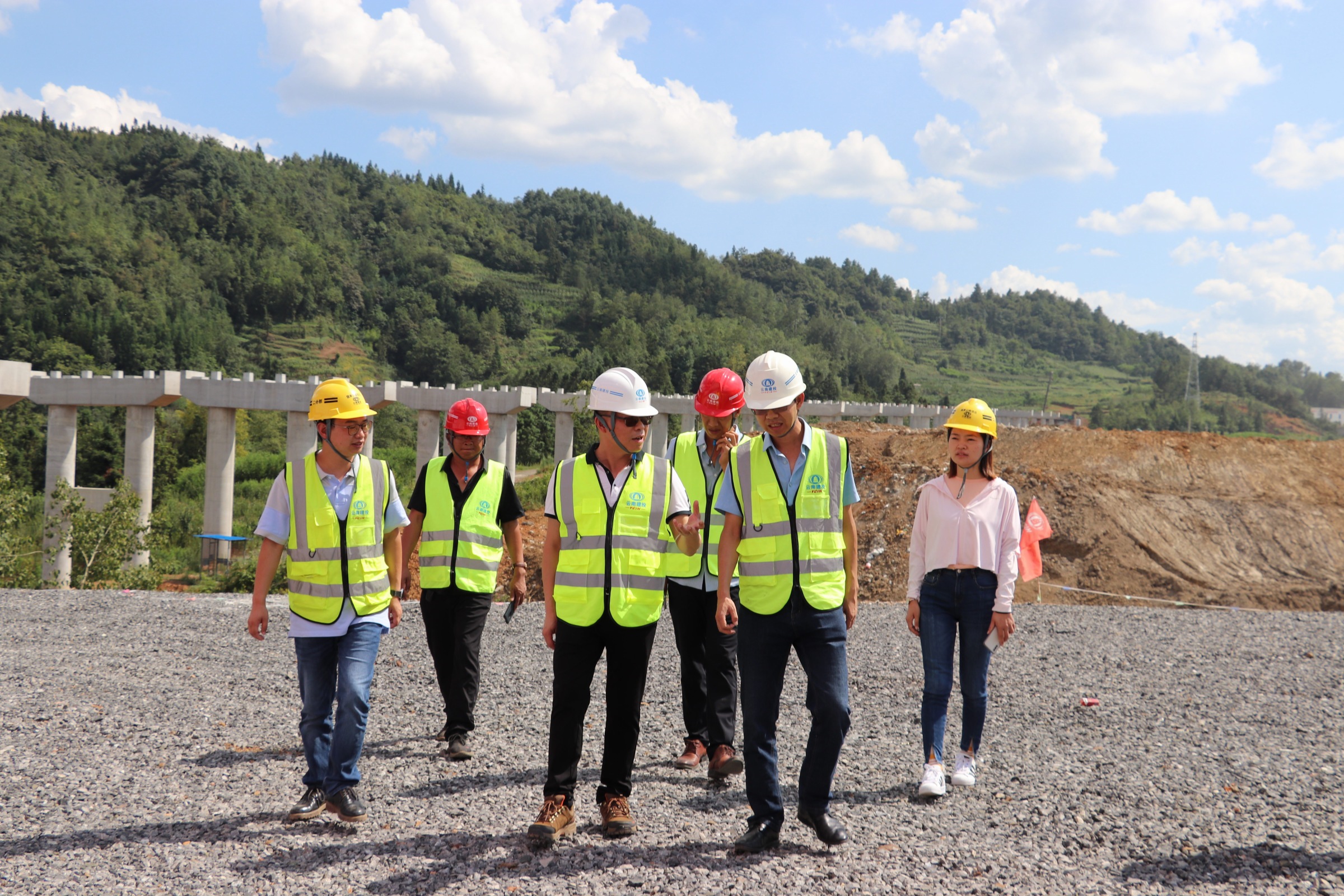 陳波到鎮(zhèn)果公路項(xiàng)目二分部檢查指導(dǎo)