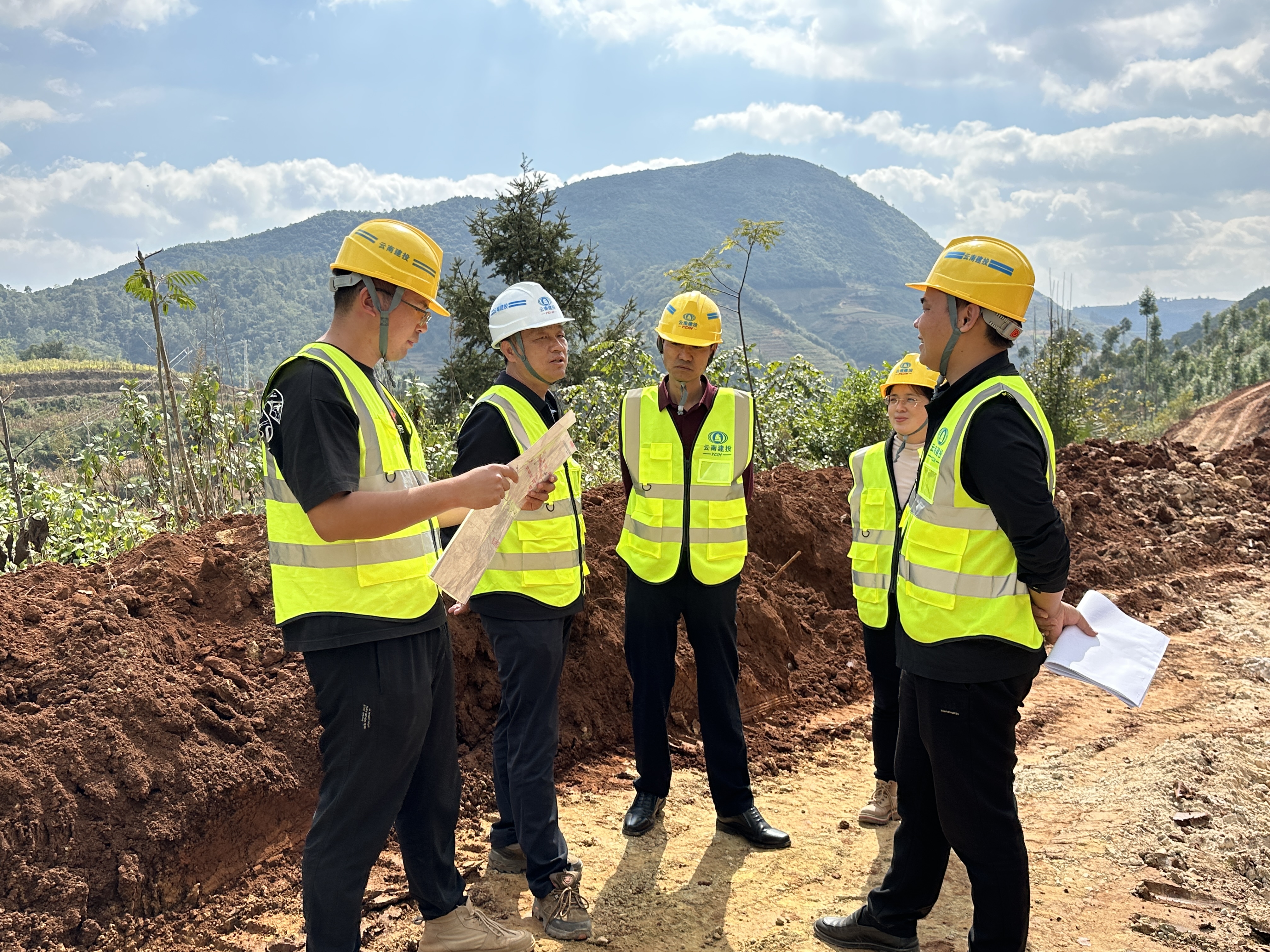 彭云一行到澄華高速項(xiàng)目九、十分部項(xiàng)目檢查指導(dǎo)