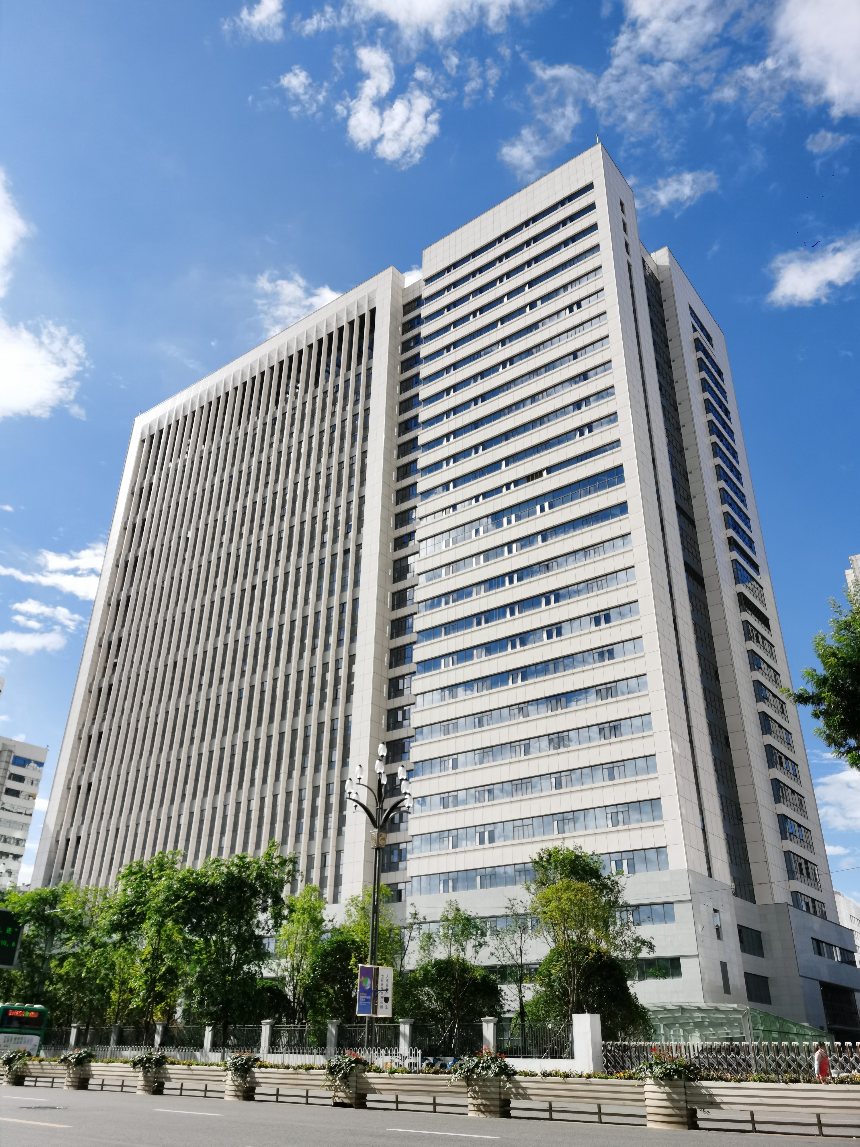 “完美收官雙11”——昆明醫(yī)科大學(xué)第一附屬醫(yī)院五號樓項(xiàng)目順利通過竣工驗(yàn)收！