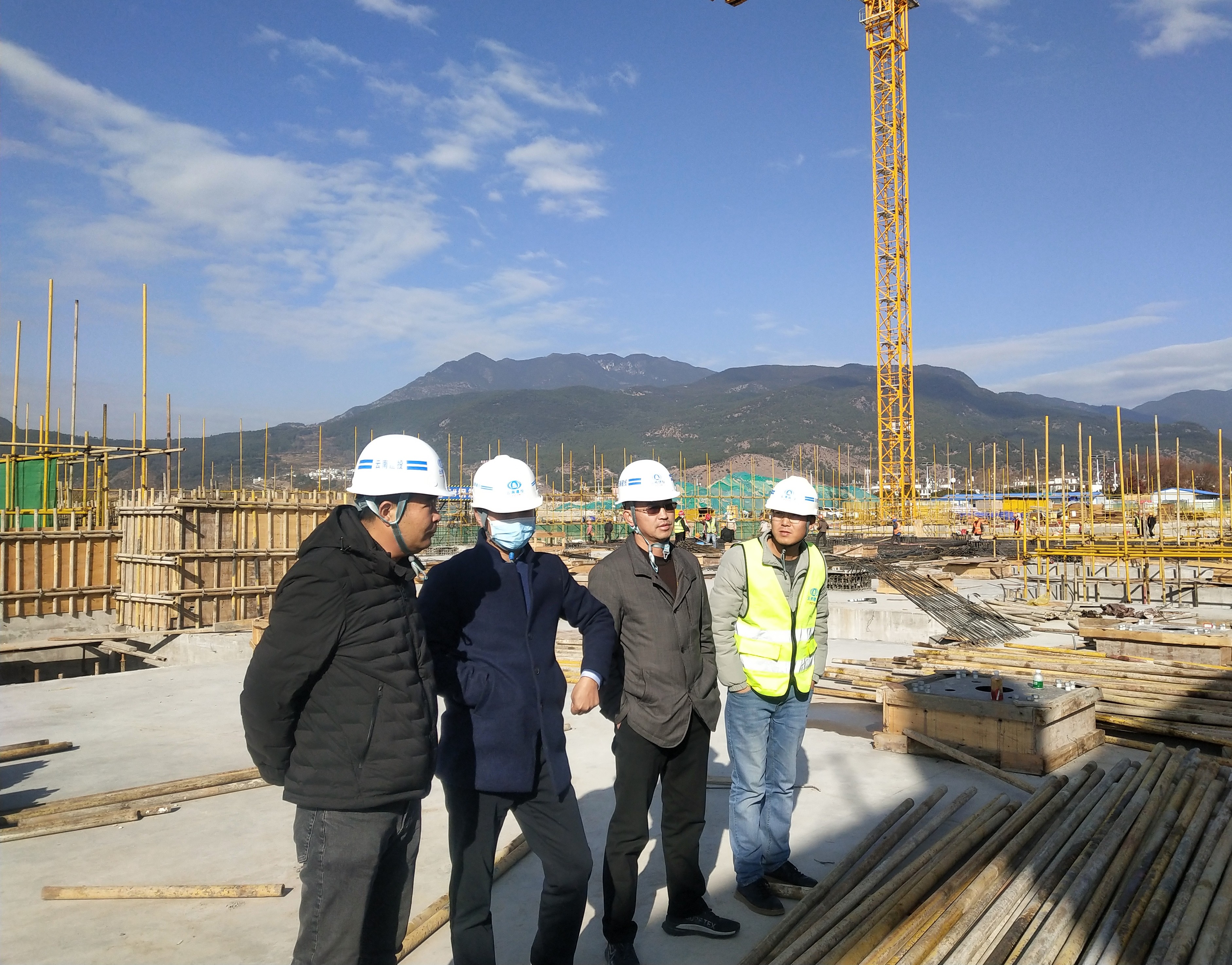 李騫一行到麗江市急危重癥救治中心項目檢查指導(dǎo)